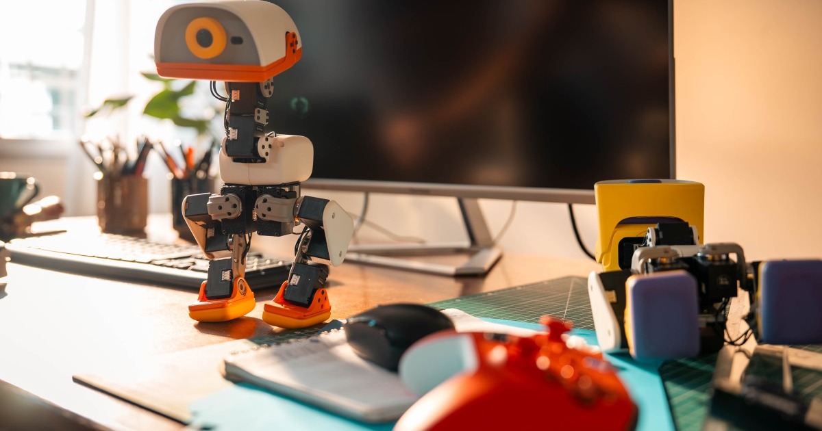 Microduck: роботът-пате на Hugging Face прави физическия AI по-достъпен