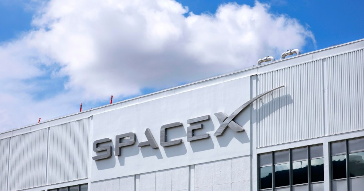 SpaceX и $55B план за AI чипове: новата война е за инфраструктура